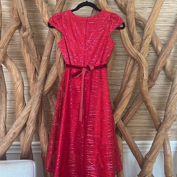 Macy’s Rare Edition Red special occasion dress girls size 12 - Picture 6 of 8